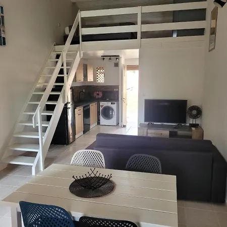 Appartement Baie Saint Cyprien דירה *